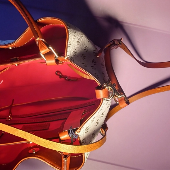 Dooney & Bourke Gretta Brenna Large Top Handle Red Valentine's Inside Bag NWT - Picture 6 of 11